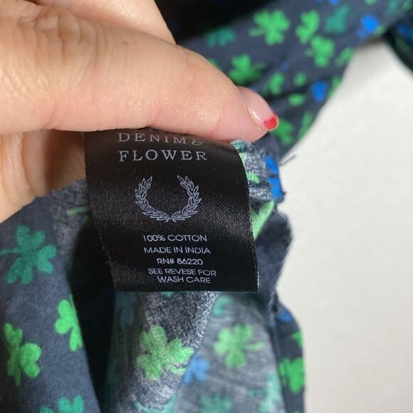 Denim & Flowers-Slim fit lucky four leaf clover short sleeve button down- Size M - Picture 7 of 7